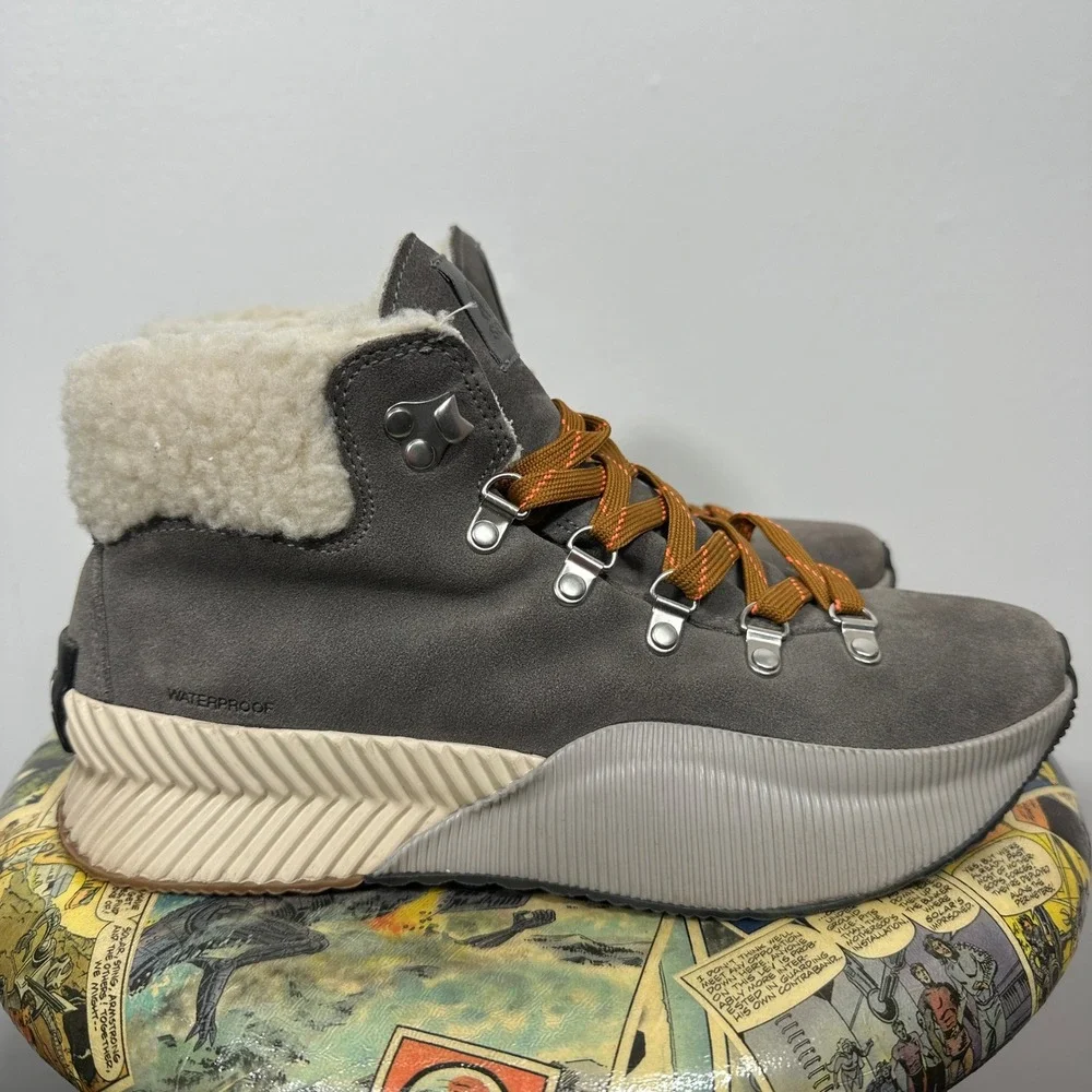 Sorel Out N About III Conquest Boots Womens 9.5 Grey Excellent Waterproof Suede